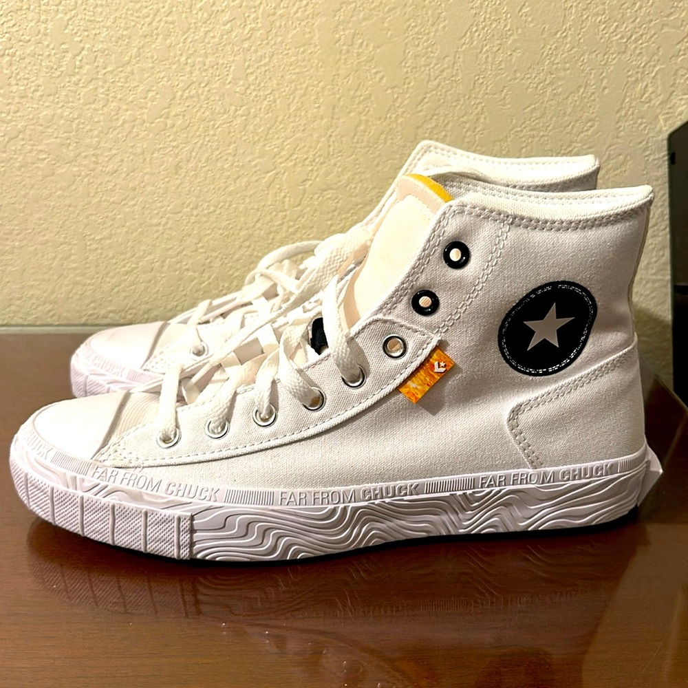 Brand new far from chuck CONVERSE. US men size 10.5
